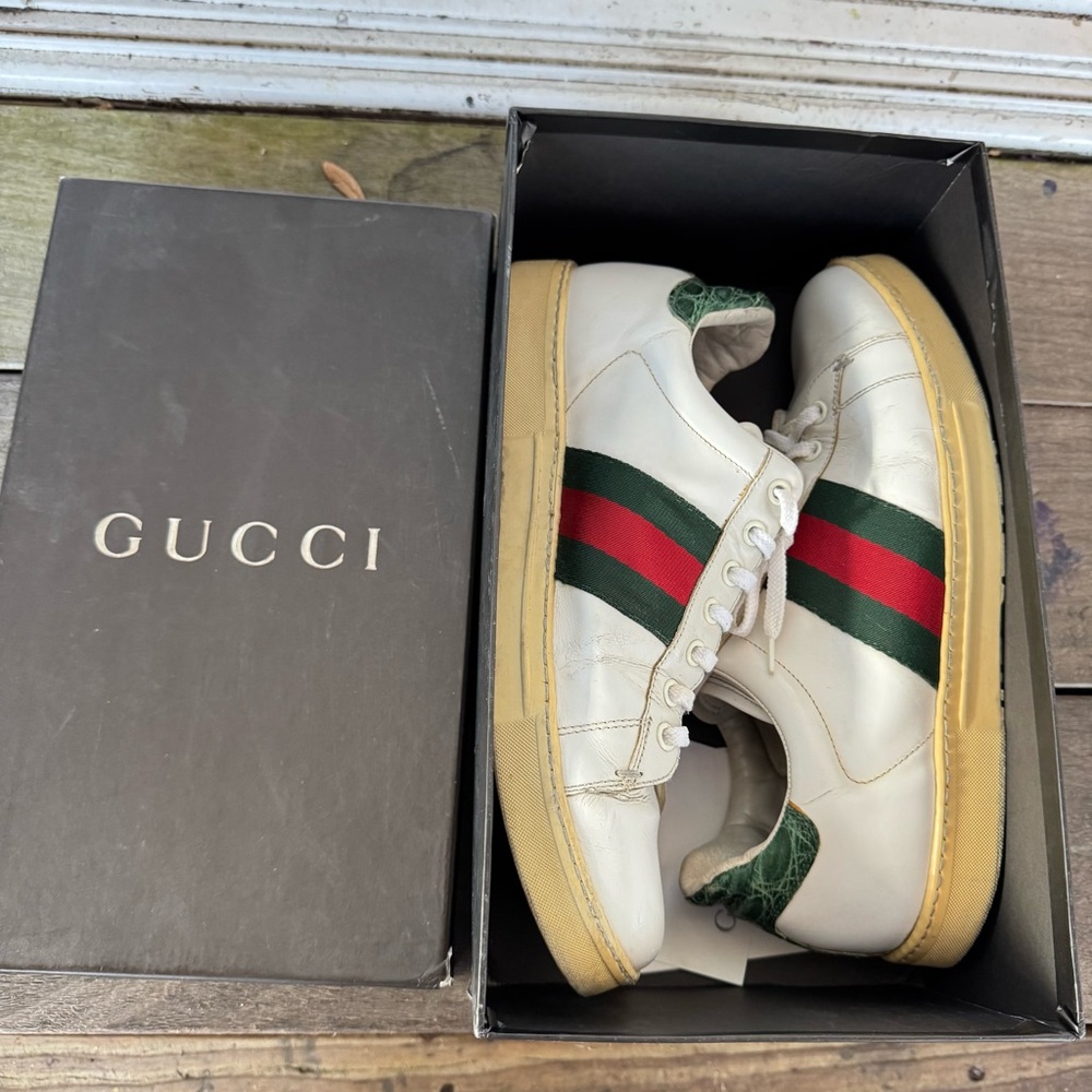 Gucci White Leather Sneakers with Green and Red Accents